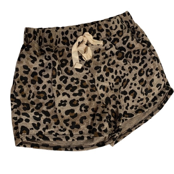 New comfy leopard shorts - Picture 2 of 6